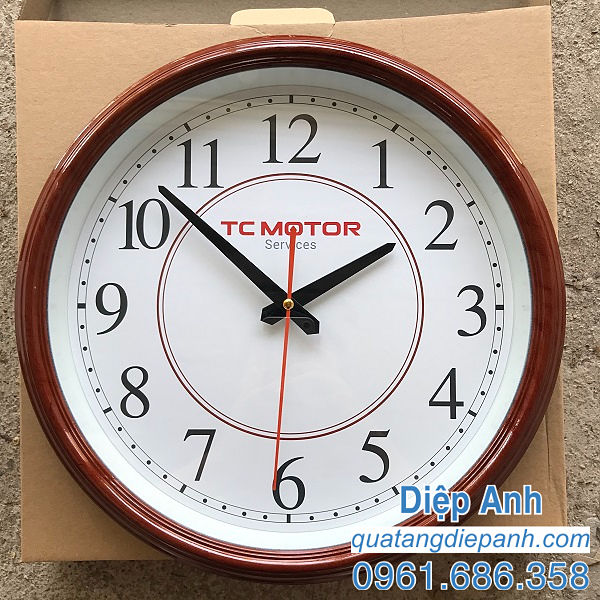 quà tặng đồng hồ treo tường tròn in logo TCmotor
