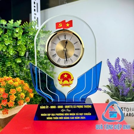 đồng hồ pha lê để bàn