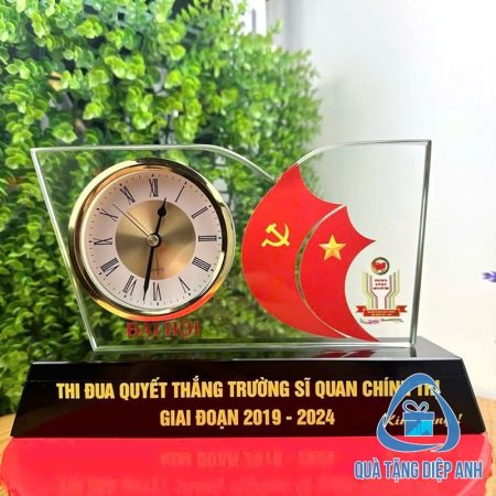 đồng hồ pha lê để bàn