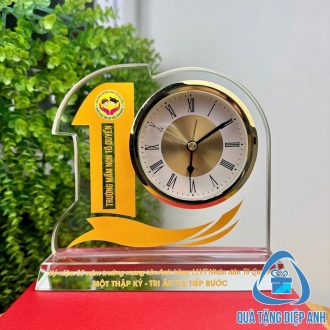 đồng hồ pha lê để bàn