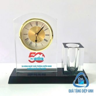 đồng hồ pha lê để bàn