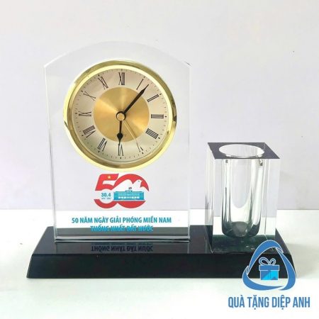 đồng hồ pha lê để bàn