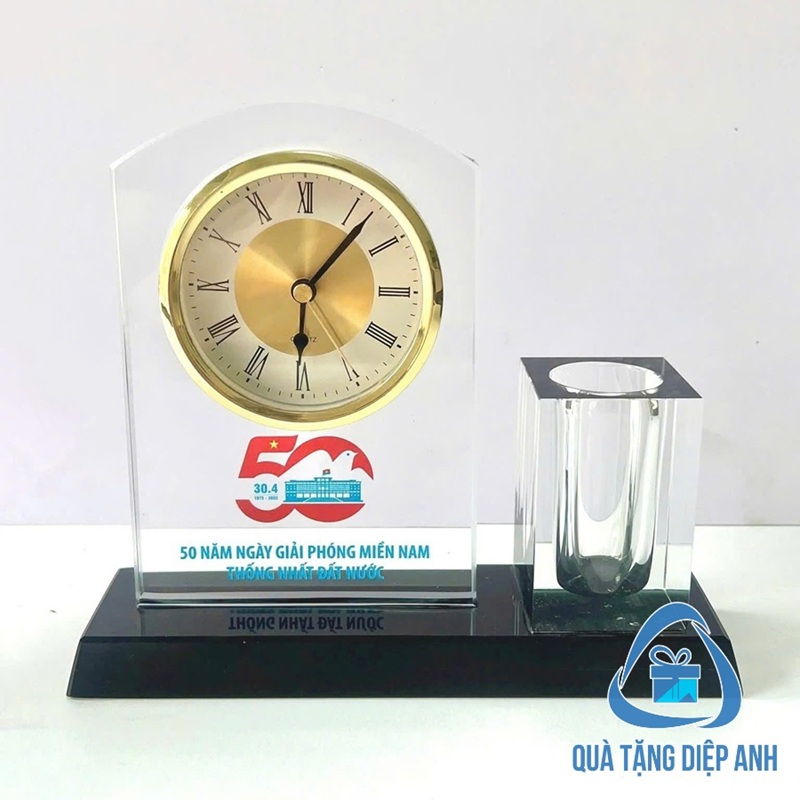 đồng hồ pha lê để bàn đồng hồ pha lê để bàn