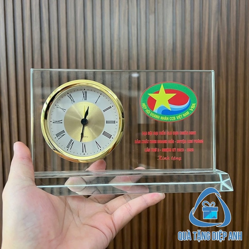 đồng hồ pha lê để bàn đồng hồ pha lê để bàn