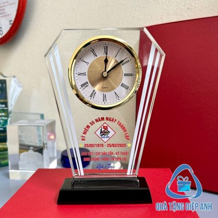 đồng hồ pha lê để bàn