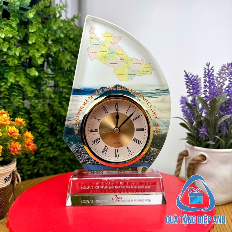 đồng hồ pha lê để bàn đồng hồ pha lê để bàn