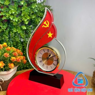 đồng hồ pha lê để bàn