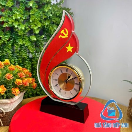 đồng hồ pha lê để bàn