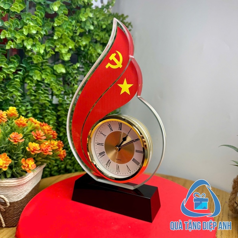 đồng hồ pha lê để bàn đồng hồ pha lê để bàn