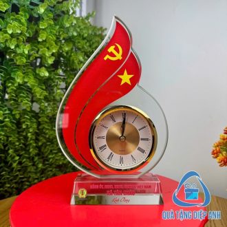 đồng hồ pha lê để bàn