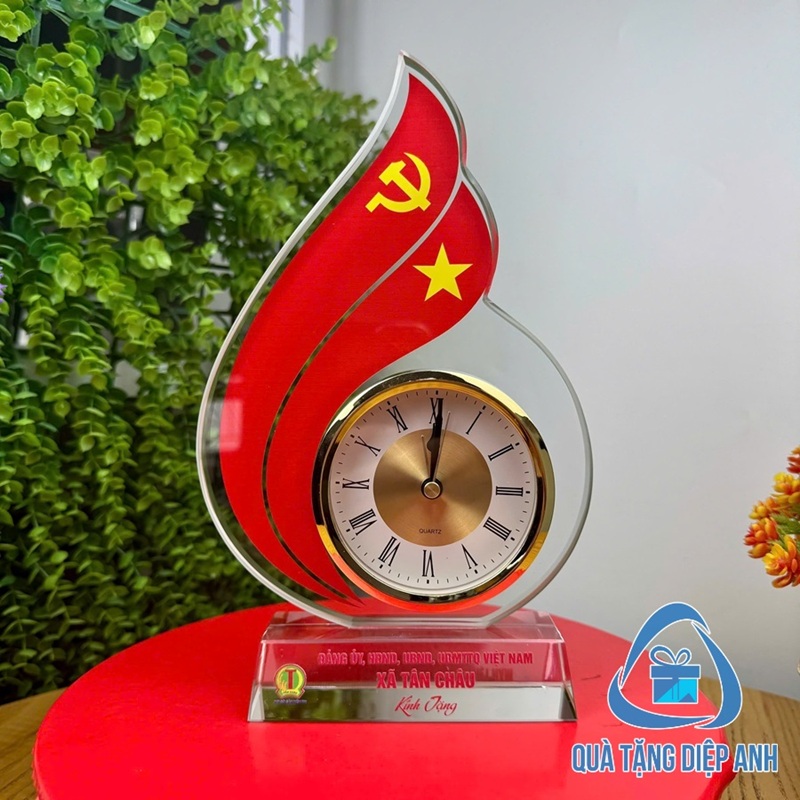 đồng hồ pha lê để bàn đồng hồ pha lê để bàn