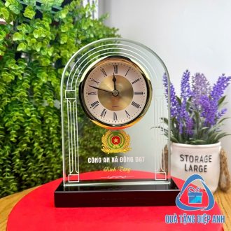 đồng hồ pha lê để bàn