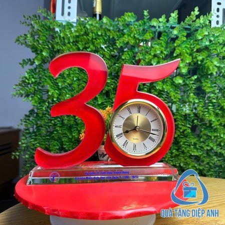 đồng hồ pha lê để bàn