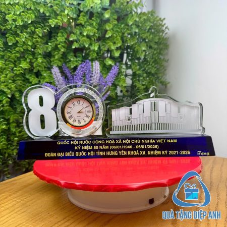 đồng hồ pha lê để bàn