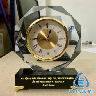đồng hồ pha lê để bàn