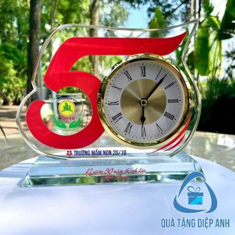 đồng hồ pha lê để bàn